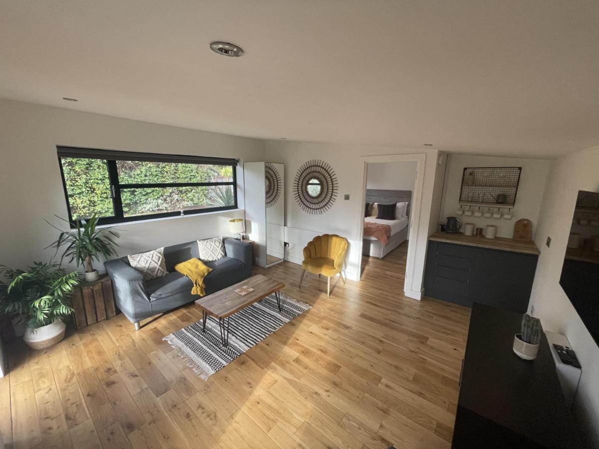 River Guest House With Jacuzzi Fire And Boat Hire Staines-upon-Thames Exterior foto